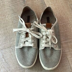 OluKai shoes sz39 (8.5)